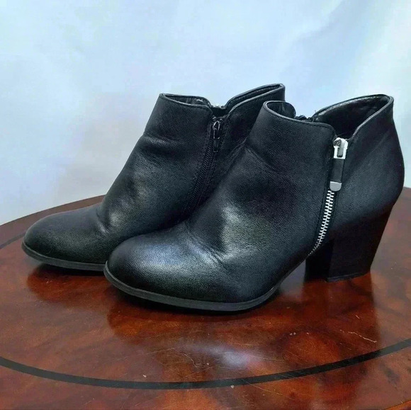 Style & Co. Ankle Boots Heels Womens Black Leather Side Zipper SNC Masrina 9.5M - Picture 1 of 16